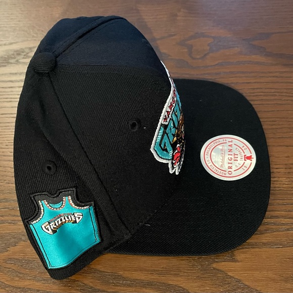 Brand new Mitchell and Ness Vancouver Grizzlies snapback hat - Picture 4 of 7